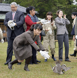 上皇后さま、血混じる嘔吐も ストレス原因か、経過観察 宮内庁