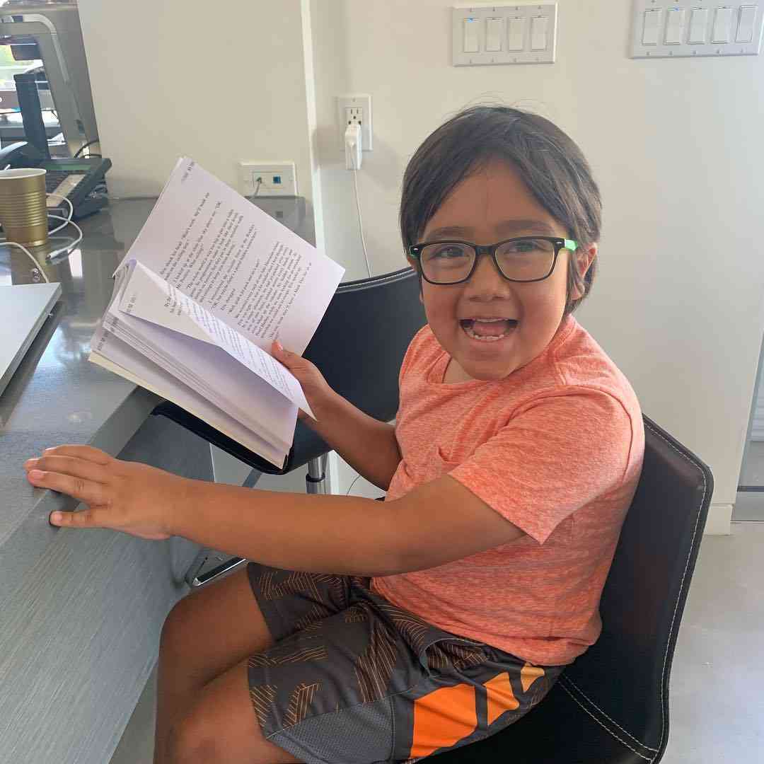 今年最も稼いだYouTuberは“年収28億円”8歳児 3位は5歳児