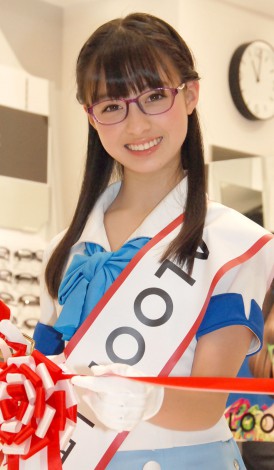 橋本環奈「だてめだよ」、“自前”メガネ姿に絶賛