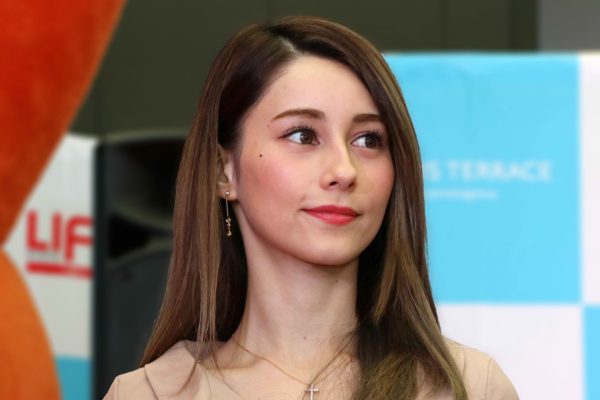 ダレノガレ明美、実家の庭公開でファン騒然　「ヤバ…」「映画のセット？」