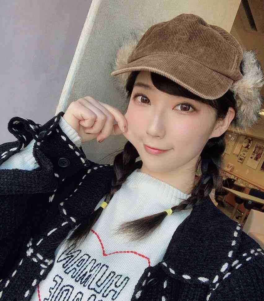 ほっぺムニ！黒髪おさげのファーストサマーウイカにファン絶賛「美しすぎ」「黒髪可愛すぎ」