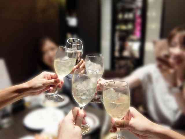 合コンしたい企業ランキング、「公務員」が上位独占　男性に求める最低年収は「500万円以上」が4割 | キャリコネニュース