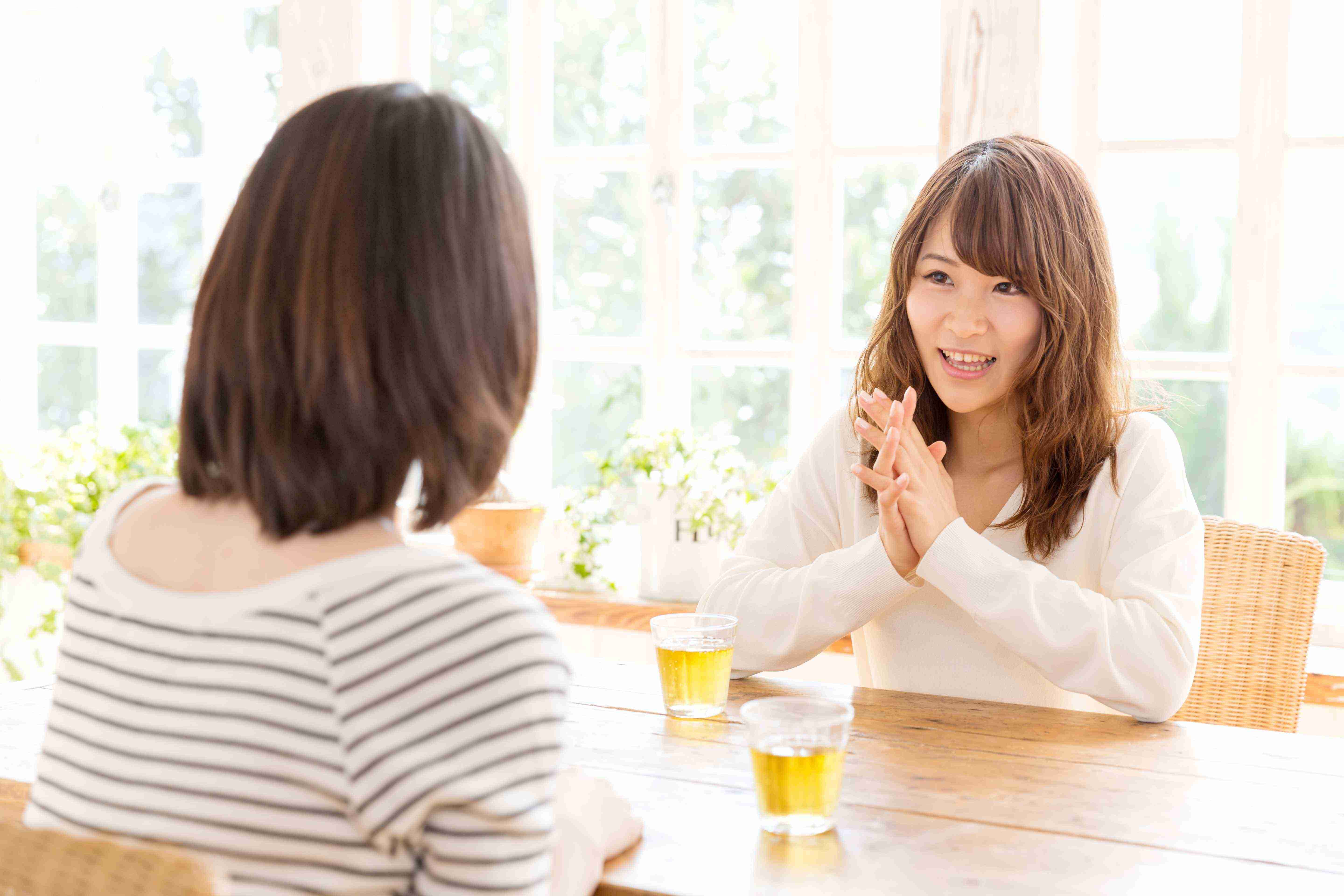 おしゃべりな人は会話上手？　「少しは空気を読んでほしい」と考える人も – ニュースサイトしらべぇ