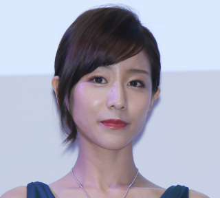 田中みな実　話題の初写真集　発売前に重版決定！22万部突破