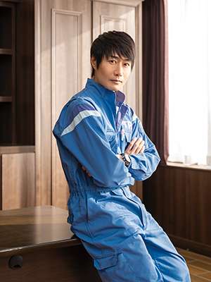 戸次重幸「田中君と吉田さん、両巨頭が自由なので、自分の芝居を考え直さざるをえないんです」 | ダ・ヴィンチニュース