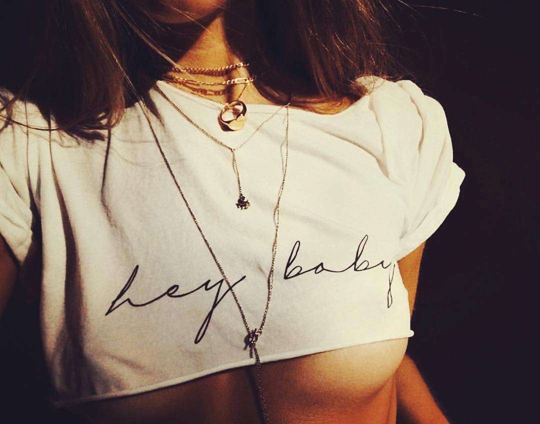 Avian on Instagram: “Love this look....need more gold chains ⚡️こーいう感じの重ねずけはどうかな？可愛いからやって見たいー?やっぱりゴールド好きー❤️”