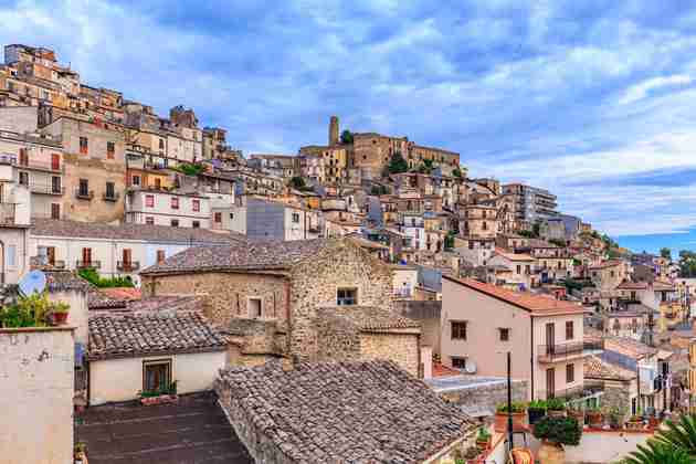 					  イタリアの町「家を無料であげます」 日本の過疎地域との共通点 | NewSphere			