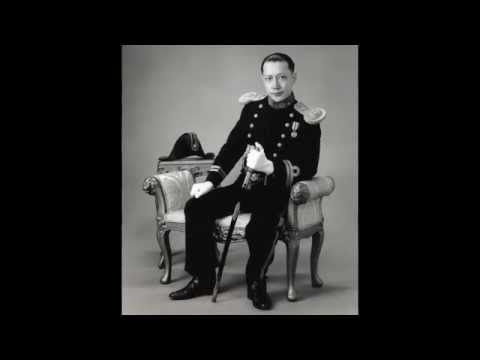 鳥肌実　軍装の主張 - YouTube