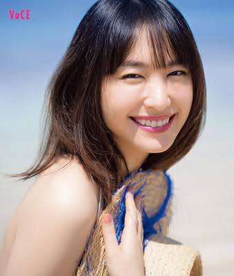 新垣結衣、7年ぶりビジュアルブックが異例の即完売で重版決定