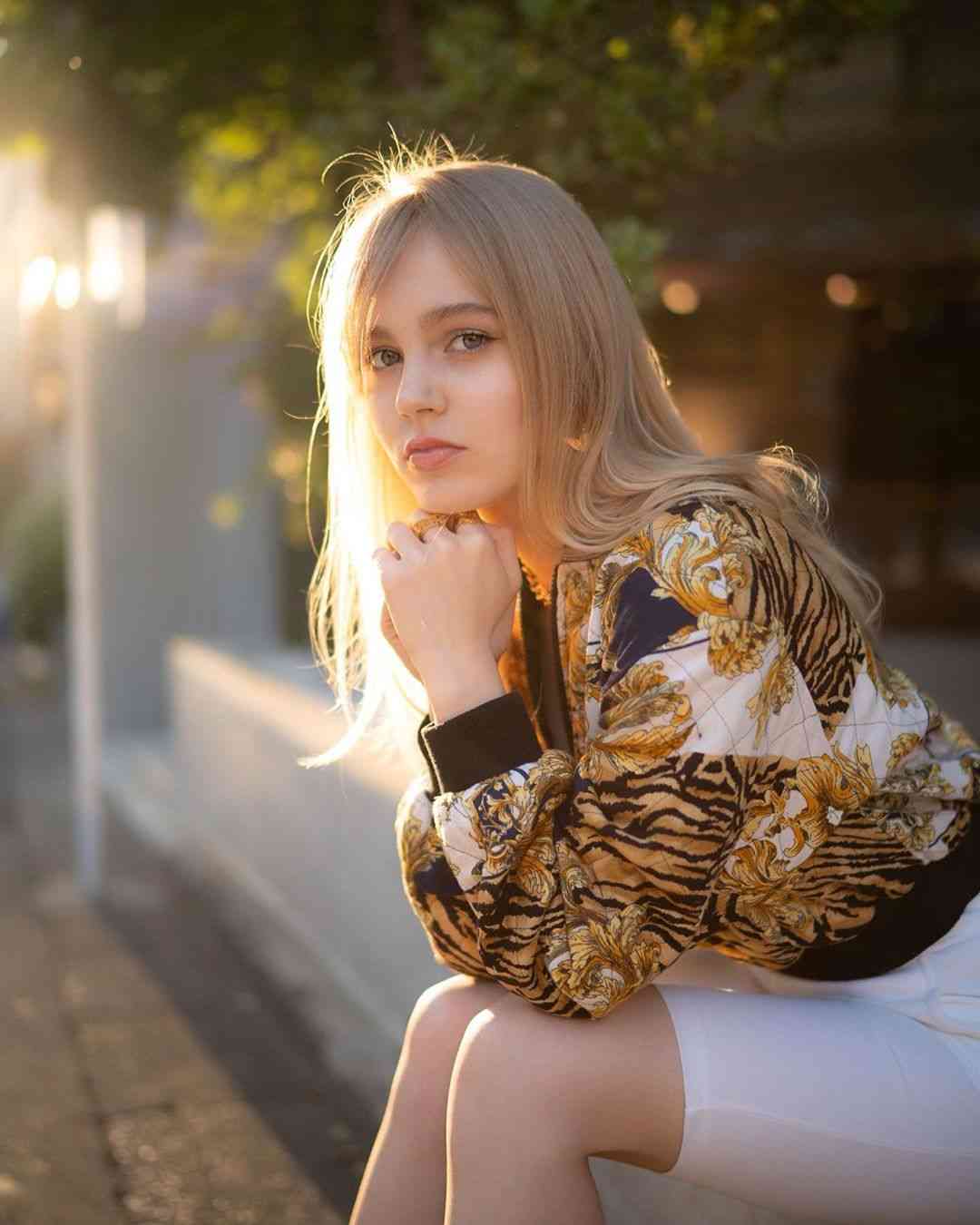 Violetta ( Vivi ) Polt on Instagram: “The sun is raising ?  美しい、強い女性になるコミュニティ? 初女子会? 2019. 07. 14 になります！ みんな、ストーリーのアンケートで日にち緒に決めてもらってありがとう〜✨助かりました！…”