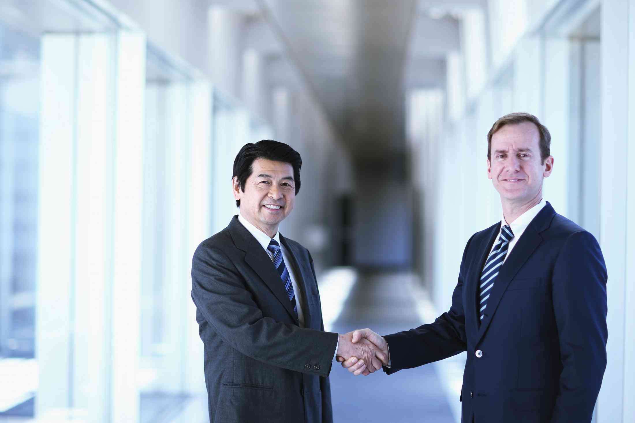 外国人が働きたい国ランキング、日本はワースト2位　敬遠される理由は？