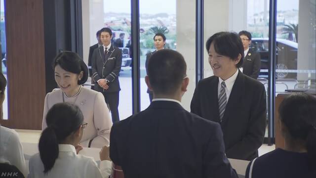 秋篠宮ご夫妻 夏に懇談の「豆記者」と再会 | NHKニュース