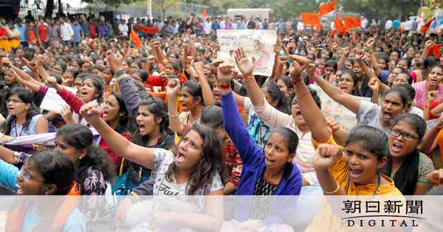 レイプ殺人容疑者4人を警察が射殺　英雄視する声　インド