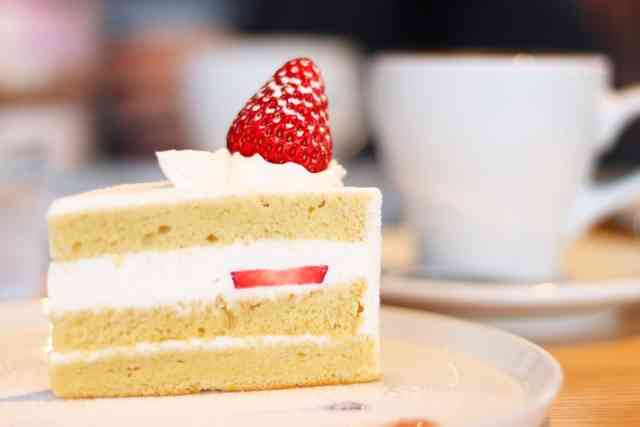 ショートケーキで花嫁の頭を叩く文化があった！？ | もぐナビニュース【もぐナビ】