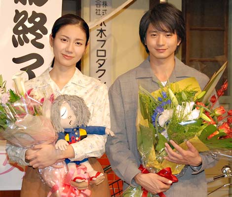 松下＆向井夫妻が笑顔と涙で「ありがとう」『ゲゲゲの女房』クランクアップ | ORICON NEWS