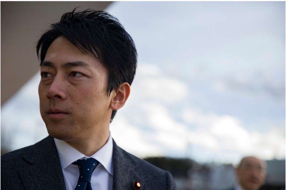 政治資金でホテル代を捻出？進次郎大臣「人妻セクシー不倫」報道 - まぐまぐニュース！