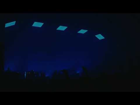 B'z Bad communication LIVE映像 - YouTube