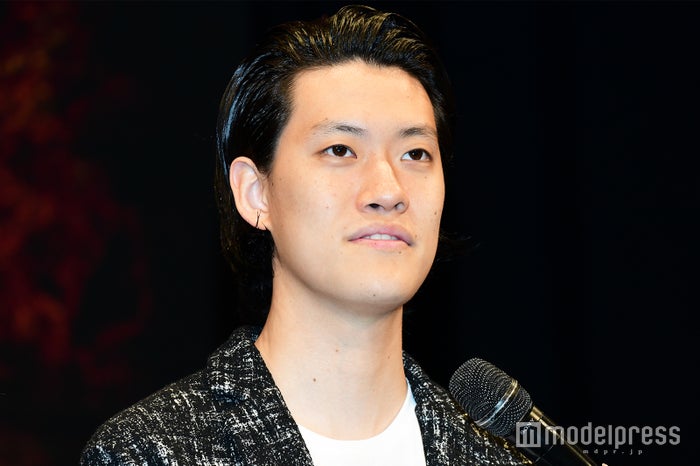 霜降り明星・粗品、Sexy Zone中島健人との食事で黄色いバラもらう　花言葉は“友情” - モデルプレス