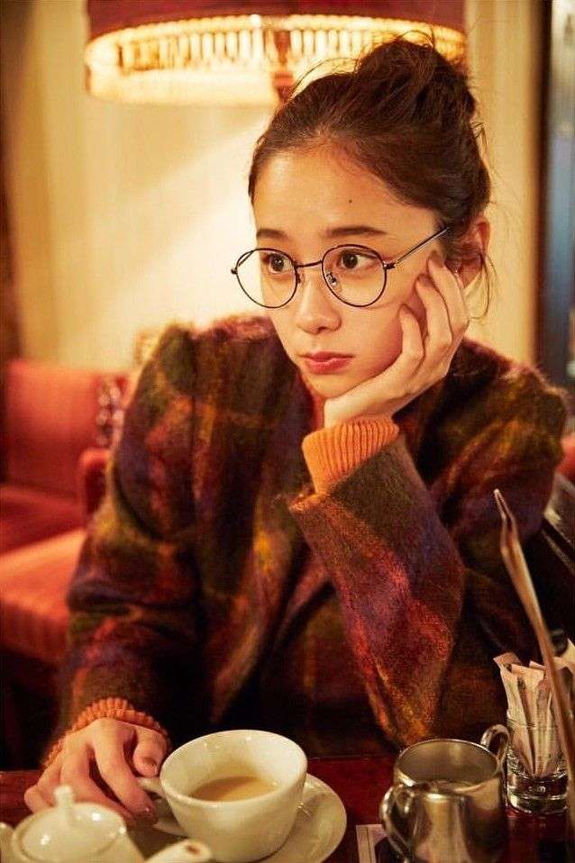 橋本環奈「だてめだよ」、“自前”メガネ姿に絶賛