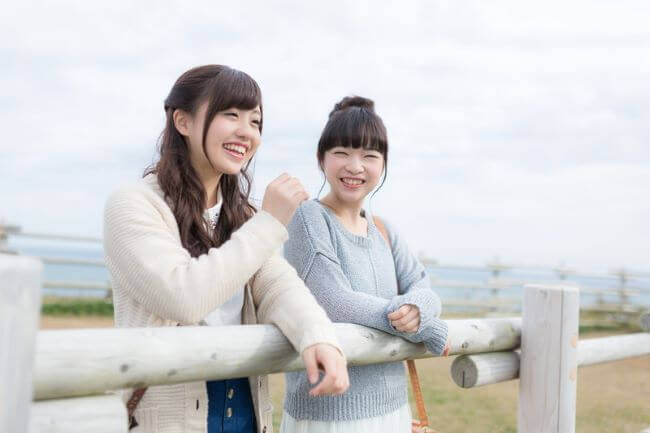 旅先のSNS投稿、女子が注意する1位は「自慢になりすぎないように」　「男性と行ったように見せかけた」という人も | キャリコネニュース