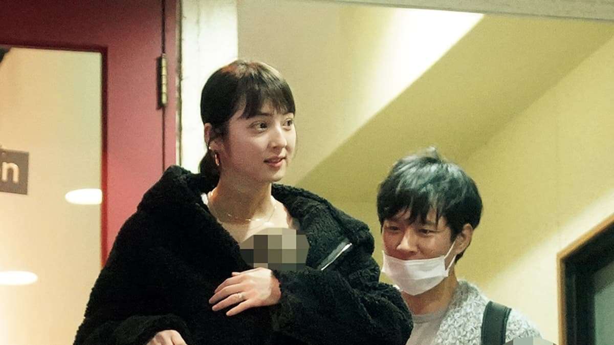 渡部建&佐々木希 ベビーと一緒でも「グルメ王」の面目躍如