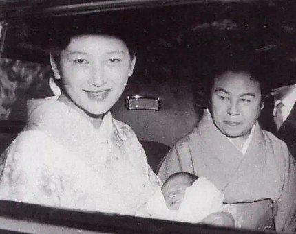 上皇后さま、血混じる嘔吐も ストレス原因か、経過観察 宮内庁