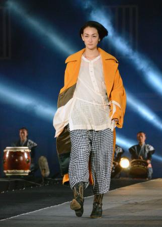 ＜冨永愛＞モデル人生で初！岡山城をバックに小林直己らとランウエー　「日本らしくてよかった」