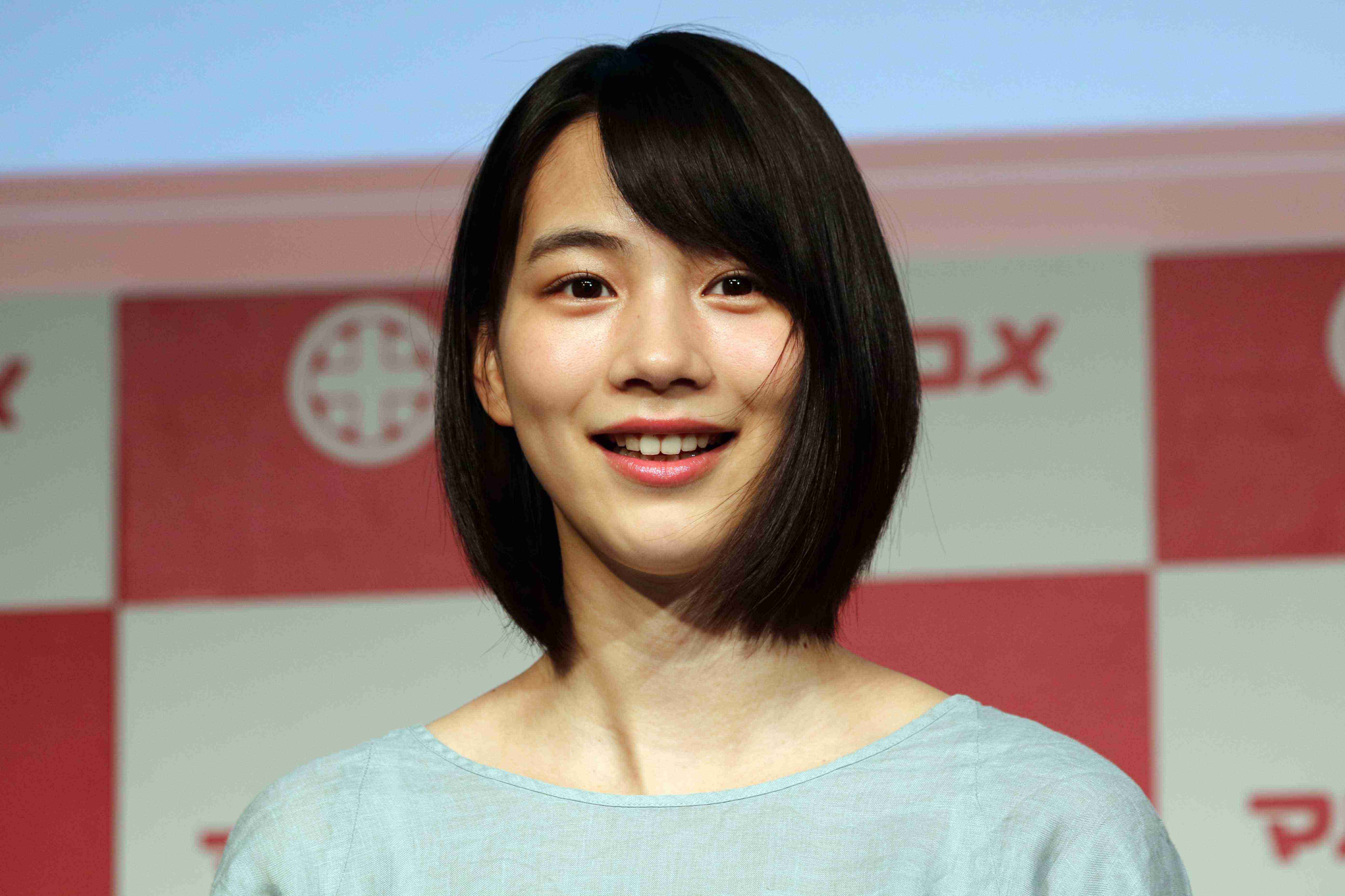 のん、天皇ご一家との写真を公開 主演映画の試写会で愛子さまの隣に | ガールズちゃんねる - Girls Channel