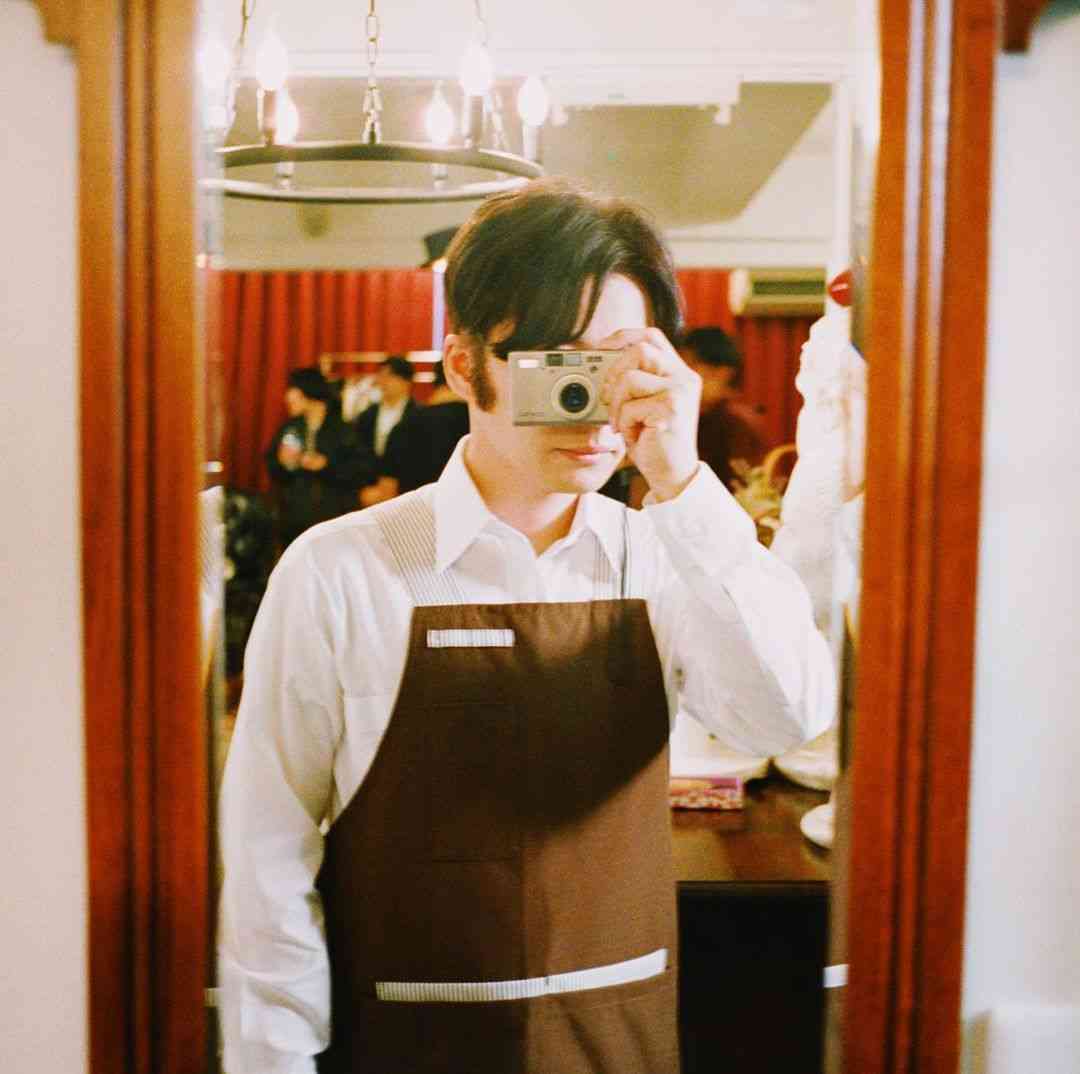 Gén Hoshino  星野源 on Instagram: “もみあげ / Sideburns#星野源 #細野晴臣#イエローマジックショー3”