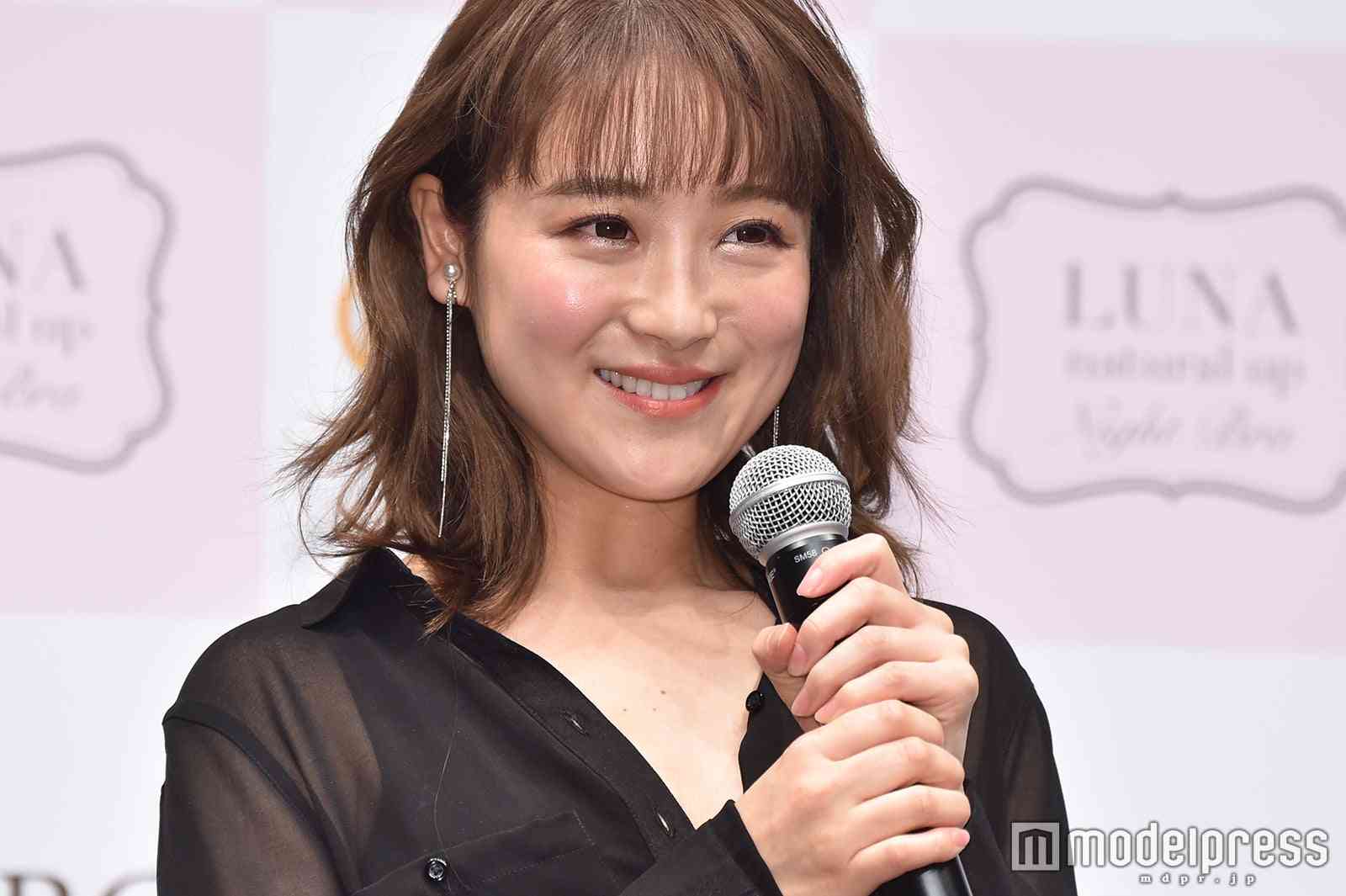 鈴木奈々、２ランクアップで「人生初」谷間を公開