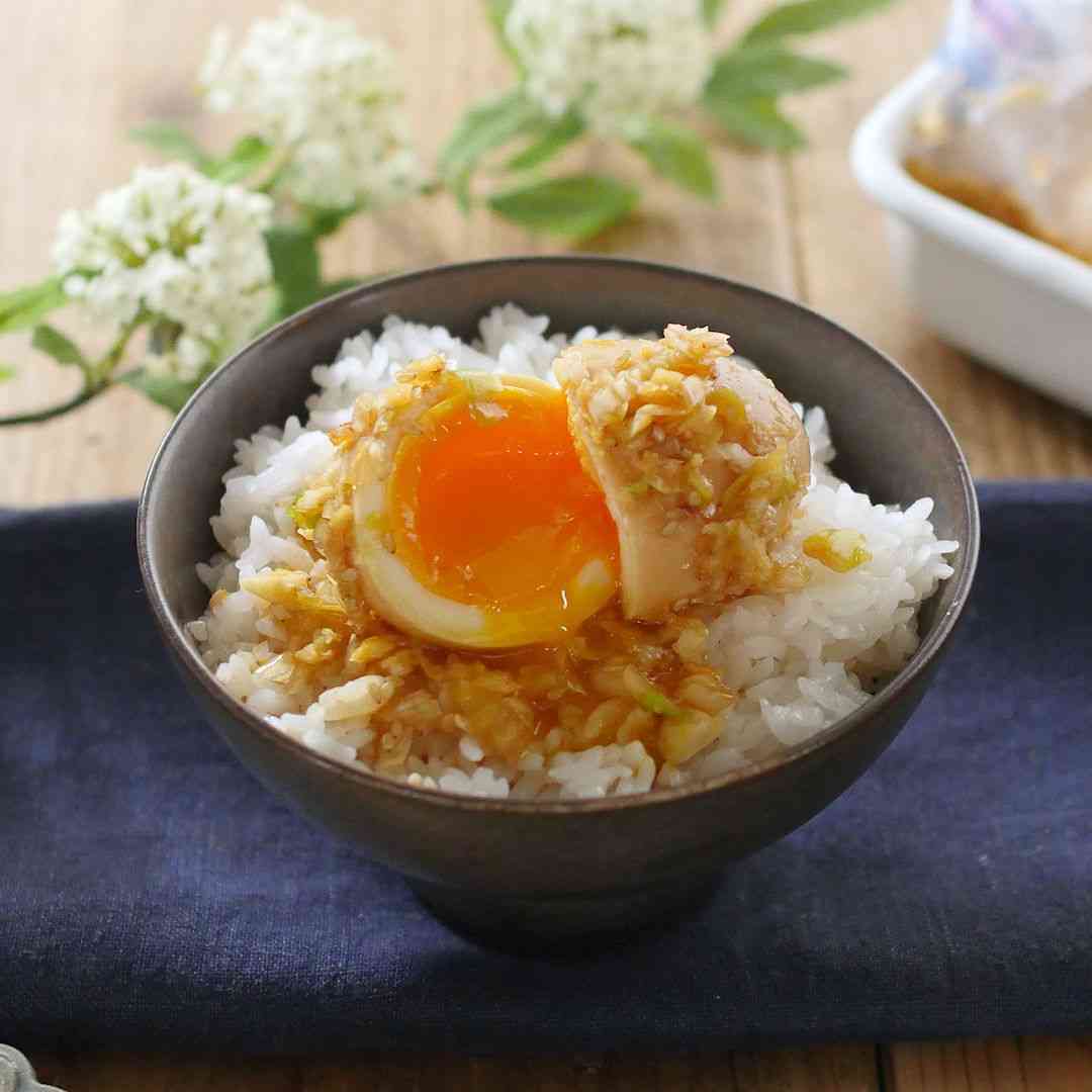 たれまでおいしい。かける香味だれ煮卵 - macaroni