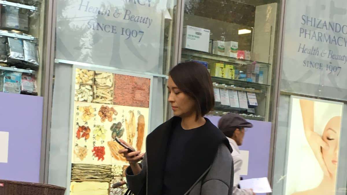 お受験スーツで東奔西走。青木裕子アナは“ちょぴり”お疲れモード | FRIDAYデジタル