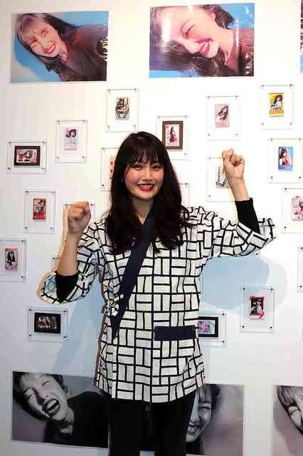 吉本坂46小寺真理が初個展開催に「自撮りクリエイターとして胸を張る」