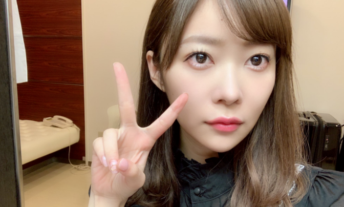 指原莉乃が貴重な私服姿を公開　「オシャレ」ぶりにファン「全体のバランス最強」