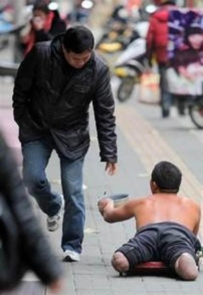 【中国トンデモ事件簿】「１、２歳の手足切断し、物乞いとして利用」…社会主義国・中国で産業化する「物乞い管理」、闇組織の非道 - 産経ニュース