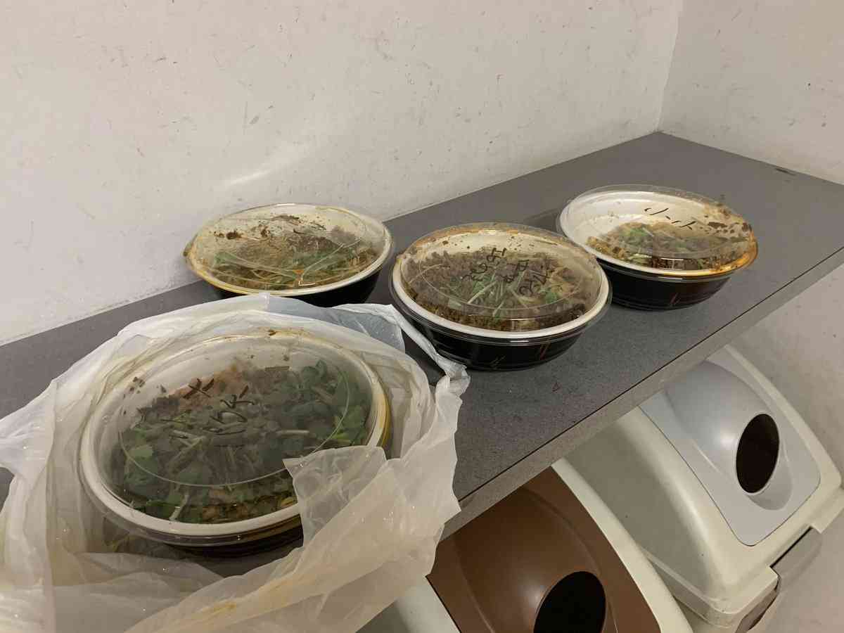 ウーバーイーツでまた「出前ポイ捨て」騒動 麺料理がゴミ箱に...運営「深刻に捉えております」