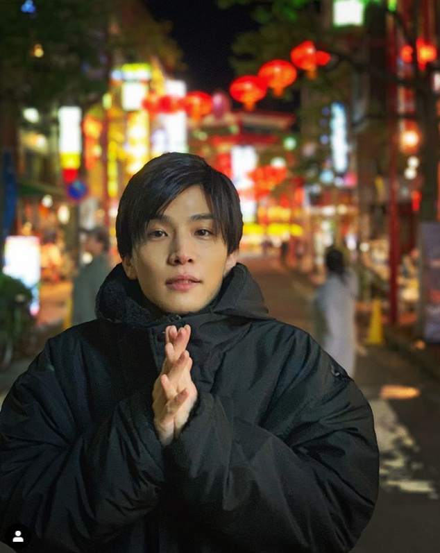 EXILE岩田剛典、“彼氏感溢れる”寒がりショットに反響「デートしているみたい」