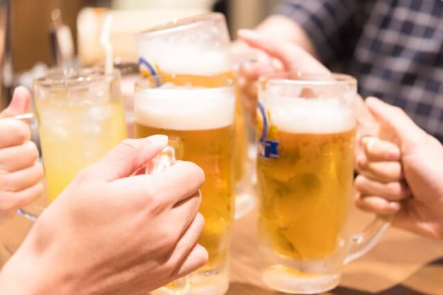 お酒を飲めない友達が割り勘を拒否 おかしくないですか 車で送迎させ駐車場代も払わずの相談者に批判殺到 ガールズちゃんねる Girls Channel