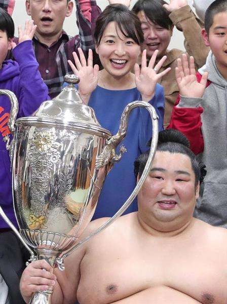 徳勝龍、まさかの幕尻Ｖに“内助の功”アイドル級美人妻の存在　審判部もノーマーク、慌てて大関と結びの一番 （1/2ページ） - zakzak：夕刊フジ公式サイト