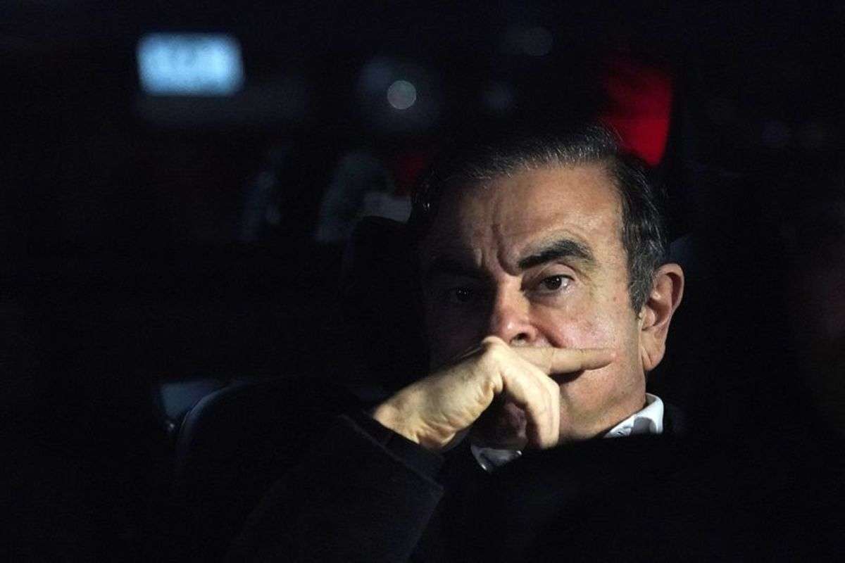 ゴーン被告、自身に対する監視中止の当日に逃亡－報道 - Bloomberg