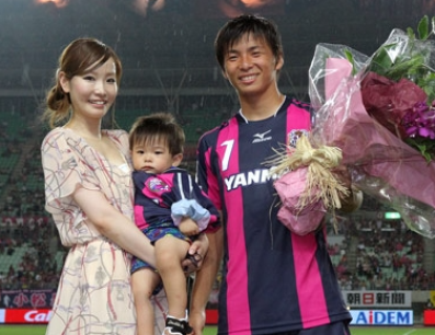 乾貴士が嫁ナナと離婚間近？木下優樹菜の「たかしあいしてる」にいいね押す