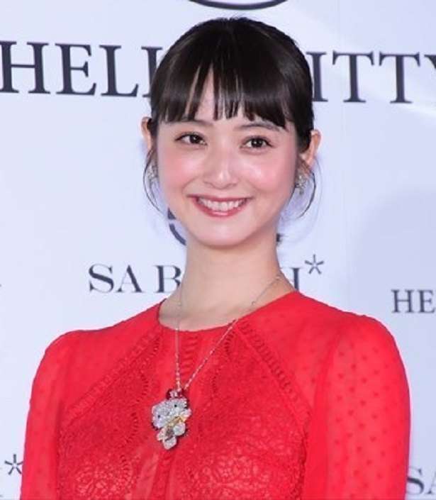 佐々木希、USJでの“お忍び満喫SHOT”にファン歓喜「お子さんとかな？」海外からも反響