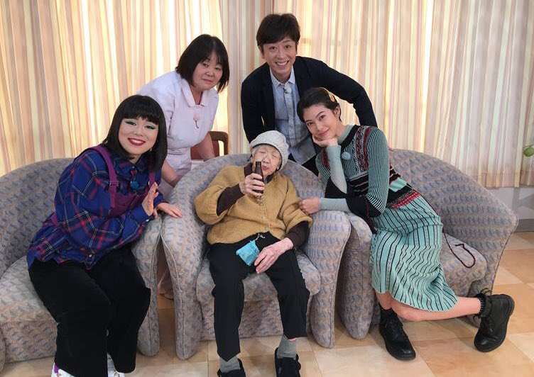 【画像】同じ衣装の芸能人