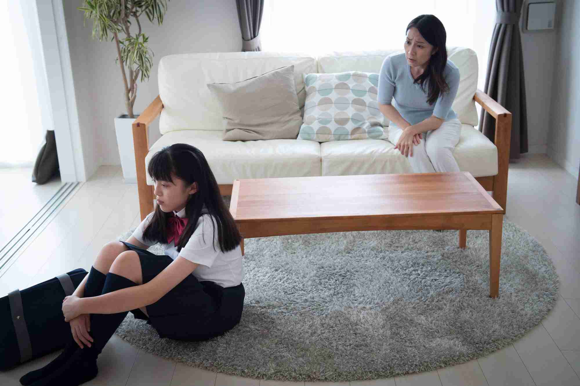中1の娘が反抗期で毎日しんどい。出口の見えない反抗期に悩むママたちの悲痛な声 | ママスタセレクト