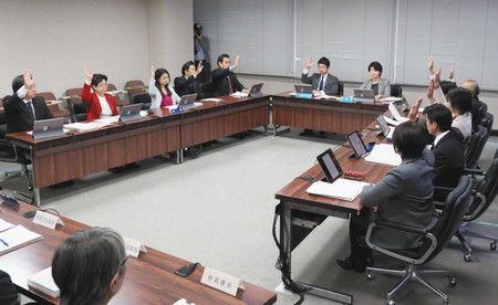 東京新聞:ヘイト条例案 委員会可決　付帯決議案巡り論戦:神奈川(TOKYO Web)