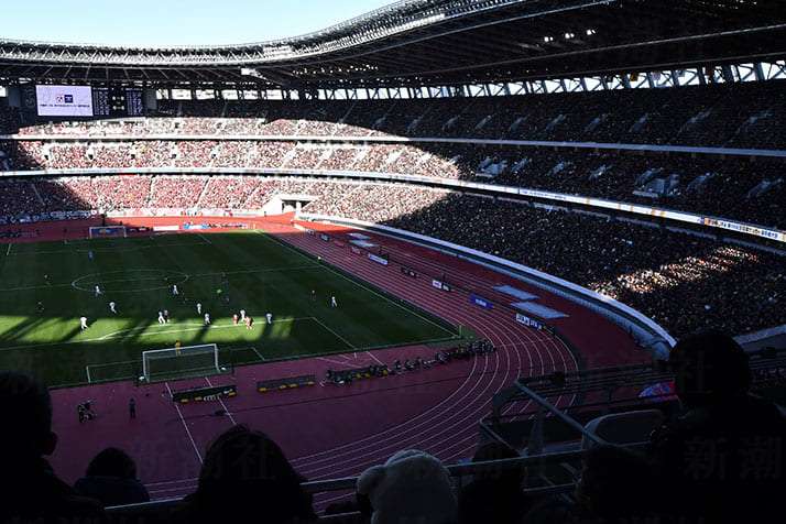 新国立競技場「狭すぎる座席」「喫煙エリアなし」で不満続出 | デイリー新潮