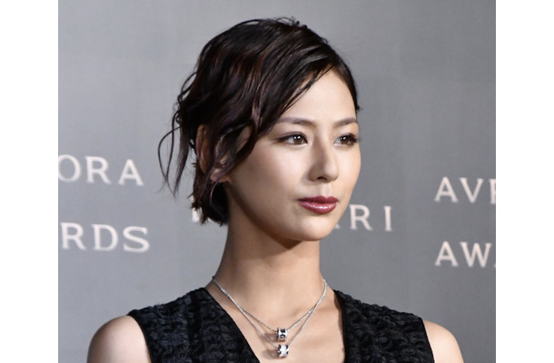 西内まりや、“別人すぎる…”イメチェンSHOTにファン衝撃!「アジアンビューティー」「超クール!」