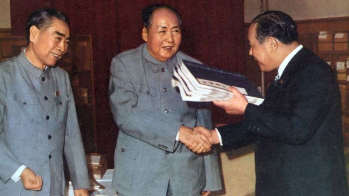 【画像】48年前（1972年）の仕事始めの写真が話題　着物姿の電話交換手など