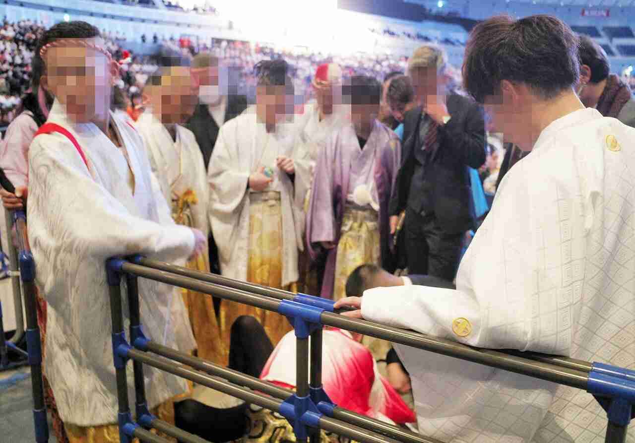 横浜市の成人式“騒然”アリーナで乱闘騒ぎ…爆竹も