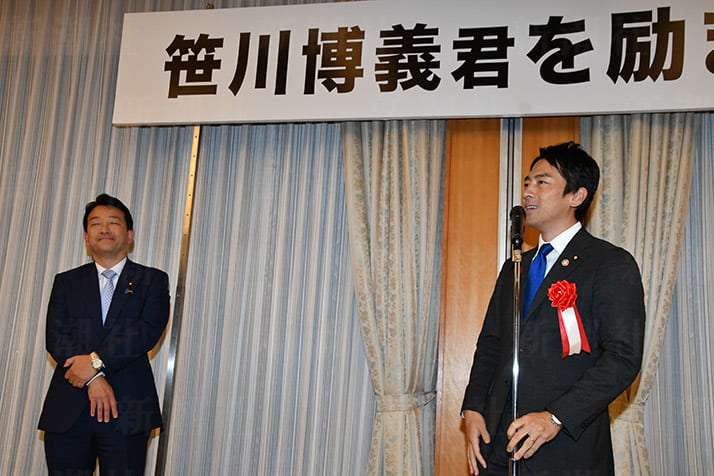 小泉進次郎、朝食セミナーで年間5千万円の売り上げ　父親のおかげ？ | デイリー新潮